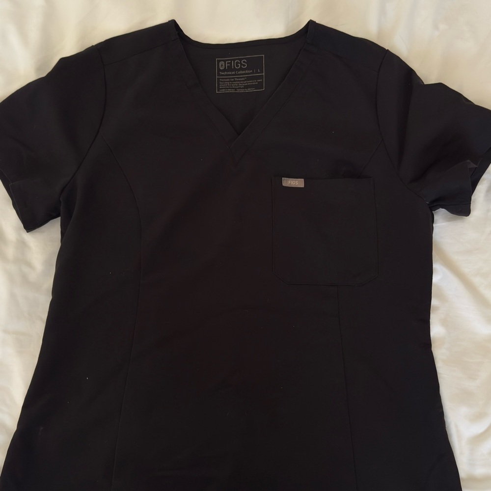 Figs Catarina One Pocket Black Scrub Top-small stain